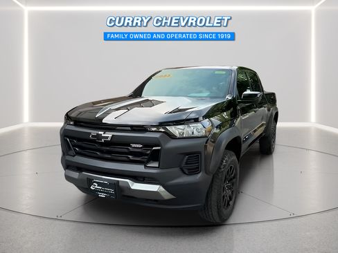 Used 2023 Chevrolet Colorado Trail Boss w/ Technology Package AWD/4WD image 3