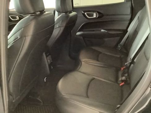 Certified 2025 Jeep Compass Latitude w/ Convenience Group AWD/4WD image 17