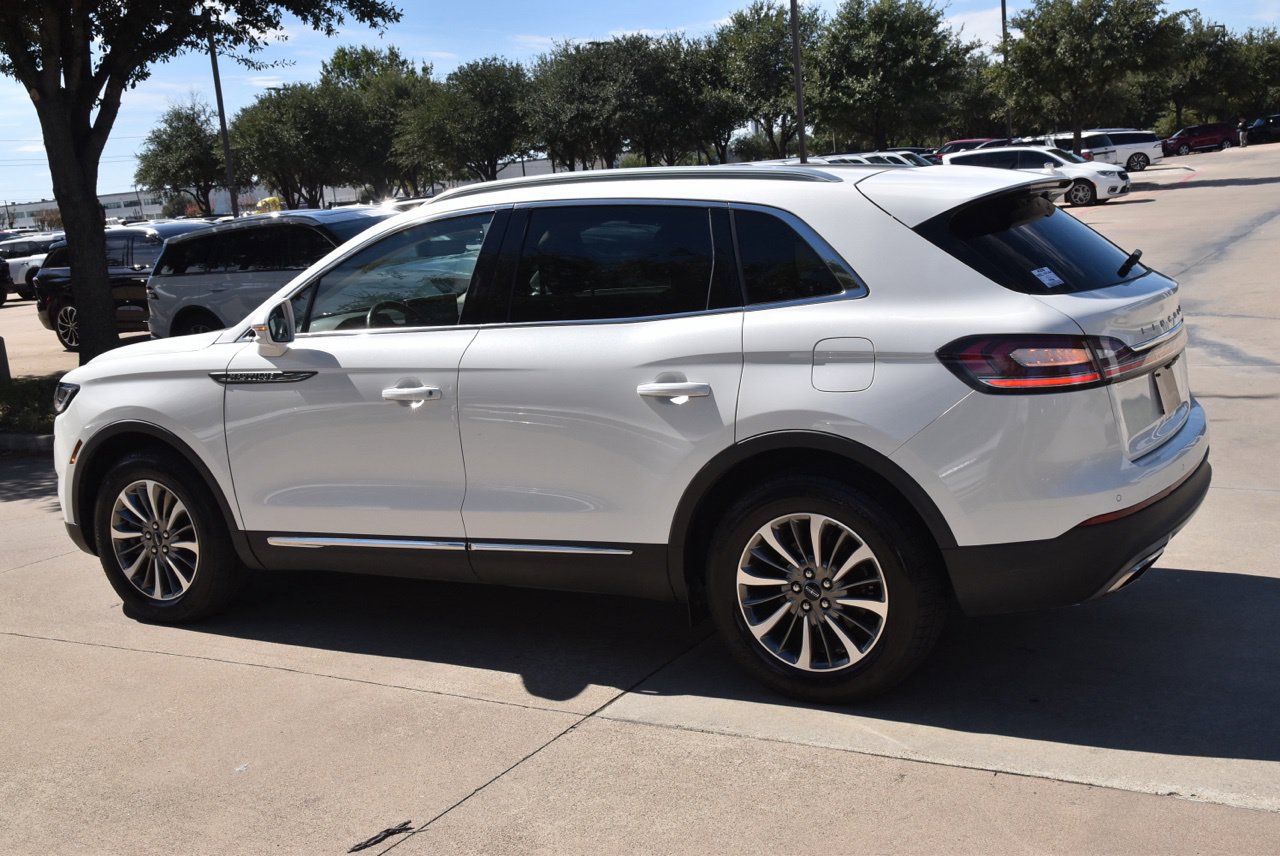 Used 2022 Lincoln Nautilus FWD w/ Premium Package image 11