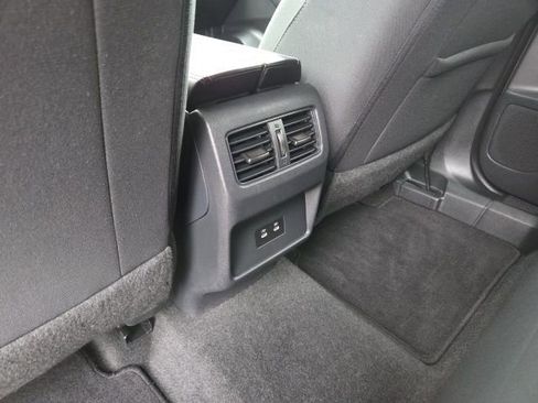 Used 2024 Nissan Rogue SV image 40