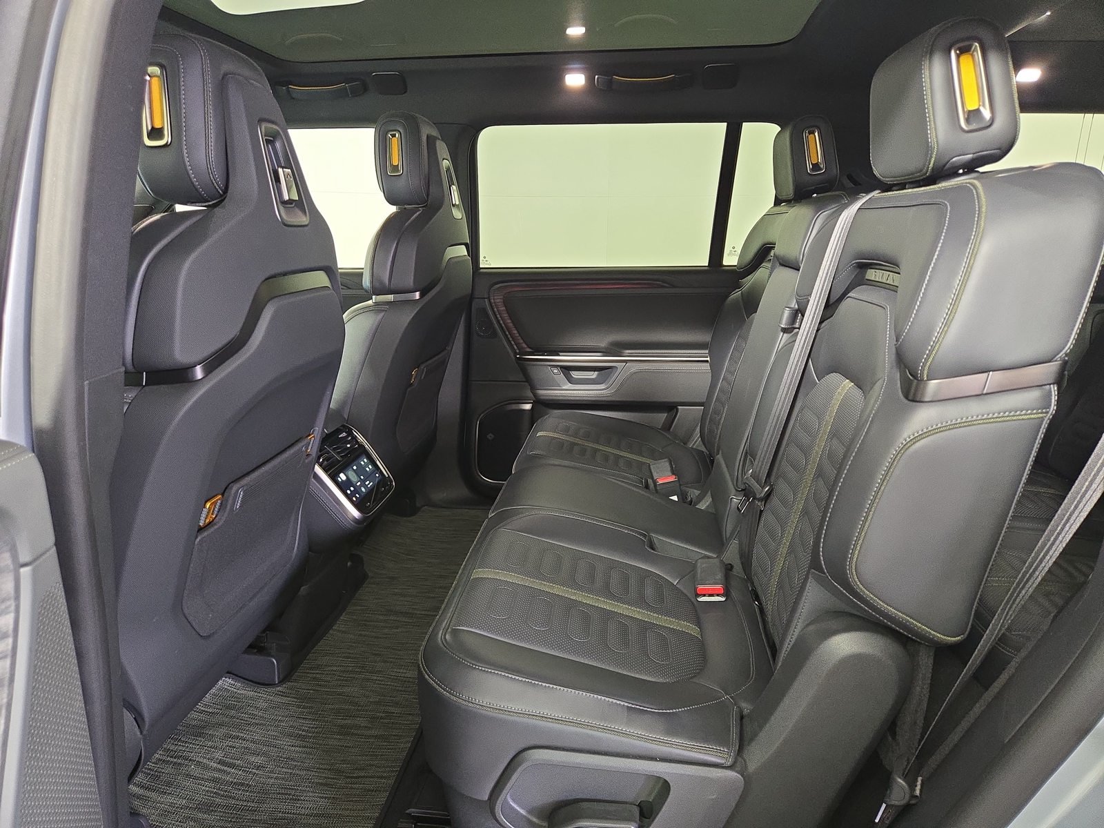 Used 2025 Rivian R1S Adventure Dual AWD/4WD image 21