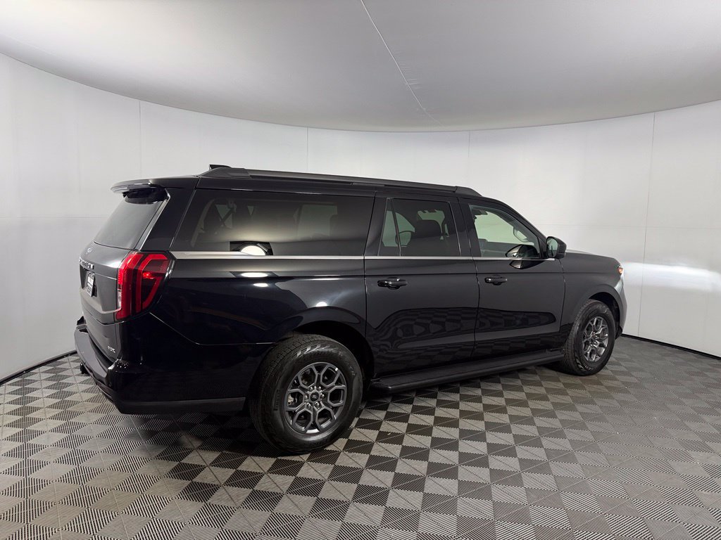 Used 2025 Ford Expedition Max Active AWD/4WD image 7