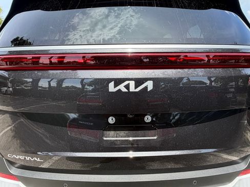 Used 2026 Kia Carnival LX FWD image 12
