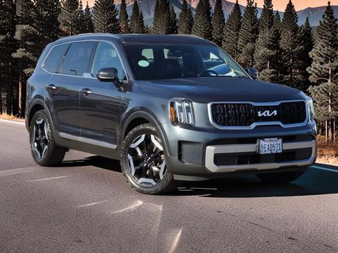 Used 2023 Kia Telluride EX AWD/4WD image 2