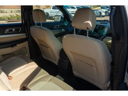 Used 2017 Ford Explorer XLT image 15