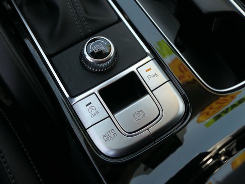Used 2025 Kia Telluride LX FWD image 22