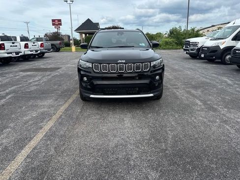 Used 2025 Jeep Compass Limited AWD/4WD image 3