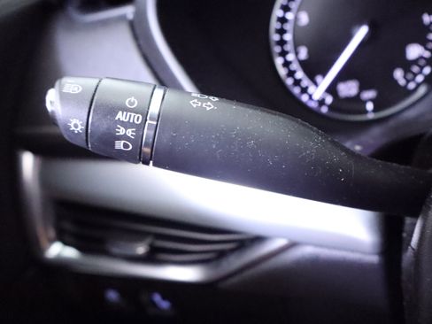 Used 2019 Cadillac XT4 Premium Luxury w/ Cold Weather Package AWD/4WD image 31