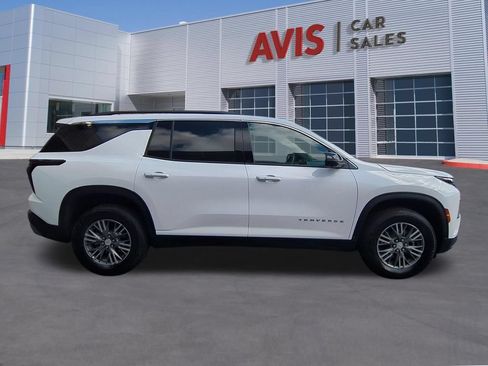Used 2026 Chevrolet Traverse LT w/ Driver Confidence Package FWD image 4
