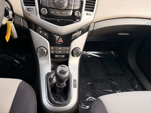 Used 2014 Chevrolet Cruze LS image 14