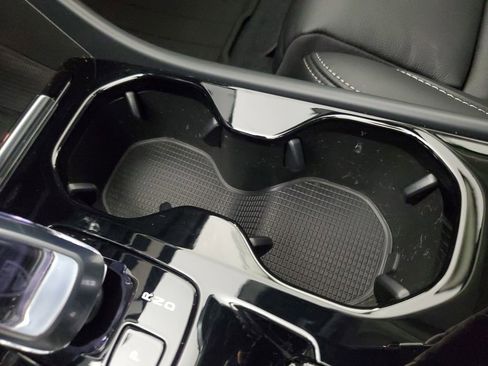 Certified 2023 Volvo XC40 B5 Plus w/ Protection Package Premier image 33