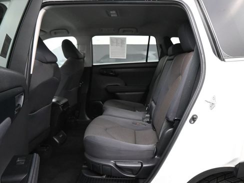 Used 2023 Toyota Highlander LE FWD image 15