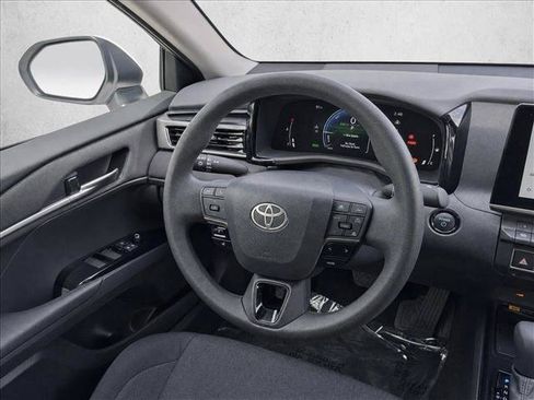 Used 2025 Toyota Camry LE FWD image 24