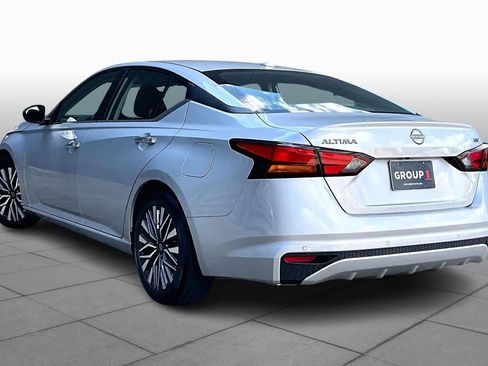 Used 2024 Nissan Altima 2.5 SV image 11