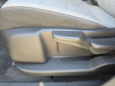 Used 2019 Chevrolet Equinox LS FWD image 9