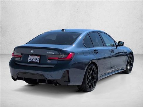 Used 2025 BMW 330i Sedan w/ M Sport Package RWD image 5