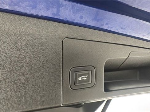 Used 2025 Cadillac XT5 Premium Luxury image 16