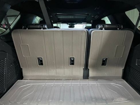 Used 2025 GMC Yukon Denali Ultimate w/ LPO, Floor Liner Package AWD/4WD image 5