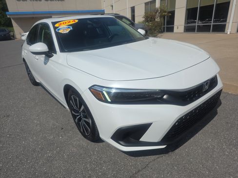 Used 2024 Honda Civic EX-L image 3
