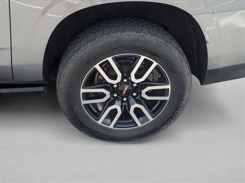 Used 2022 GMC Yukon XL AT4 w/ Technology Package AWD/4WD image 21