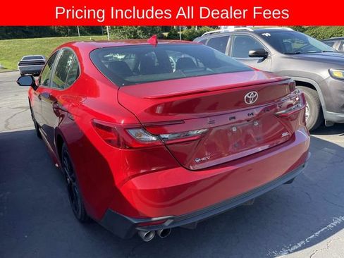 Used 2025 Toyota Camry SE FWD image 4