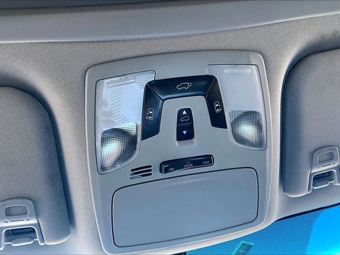 Certified 2017 Toyota Sienna SE Premium FWD image 35