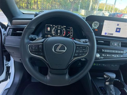 Certified 2025 Lexus ES 350 w/ Premium Package image 13