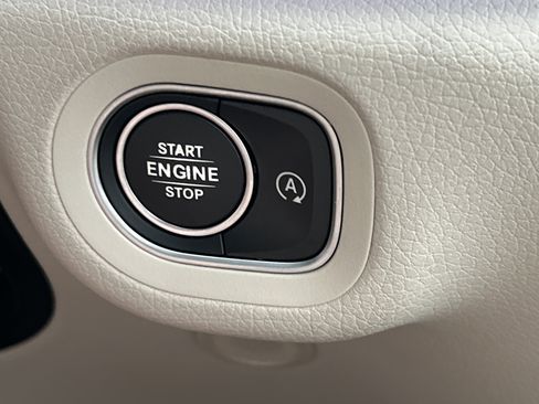 Certified 2025 Mercedes-Benz GLS 580 4MATIC image 31