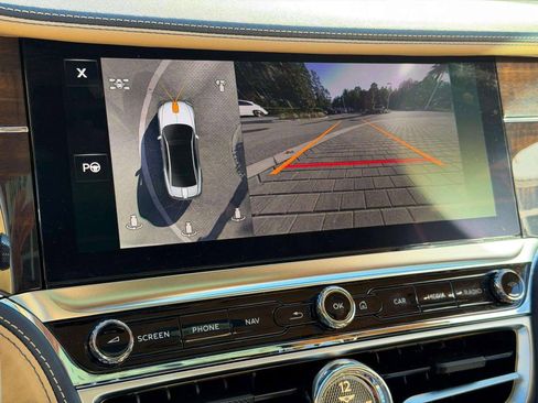 Used 2025 Bentley Flying Spur Plug-In Hybrid image 19
