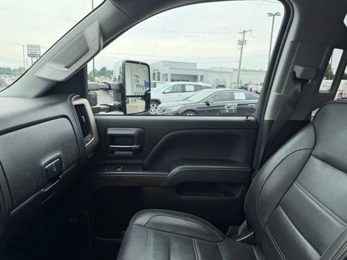 Used 2018 GMC Sierra 2500 Denali w/ Duramax Plus Package AWD/4WD image 14