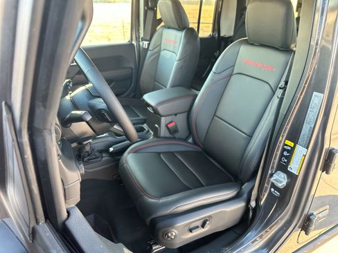 New 2025 Jeep Gladiator Rubicon w/ Convenience Group image 11