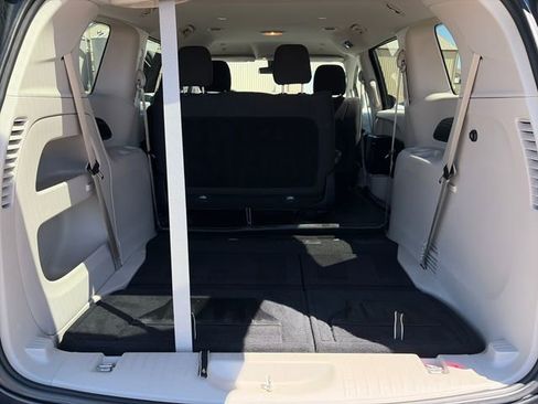 Used 2019 Chrysler Pacifica L FWD image 40