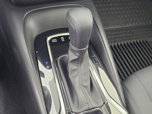 Used 2022 Toyota Corolla LE image 20