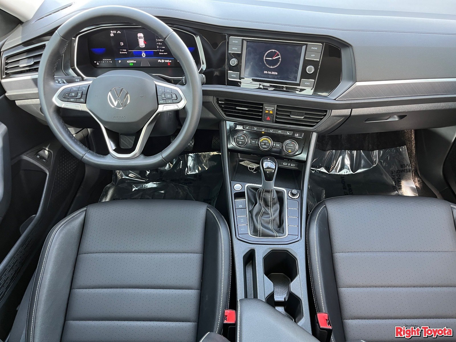 Used 2024 Volkswagen Jetta SE w/ Panoramic Sunroof Package FWD image 15