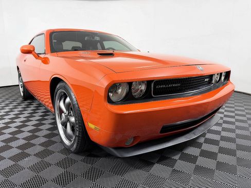 Used 2009 Dodge Challenger SRT8 w/ SRT Option Group II RWD image 5