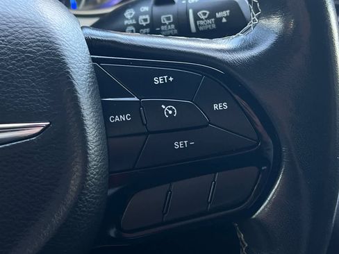 Used 2020 Chrysler Pacifica Touring w/ S Appearance Package FWD image 30