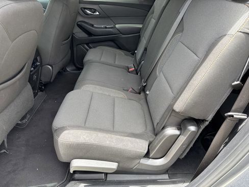 Used 2021 Chevrolet Traverse LS image 21