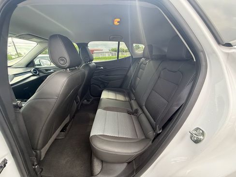 Used 2025 Chevrolet Trax LT w/ LT Convenience Package FWD image 19