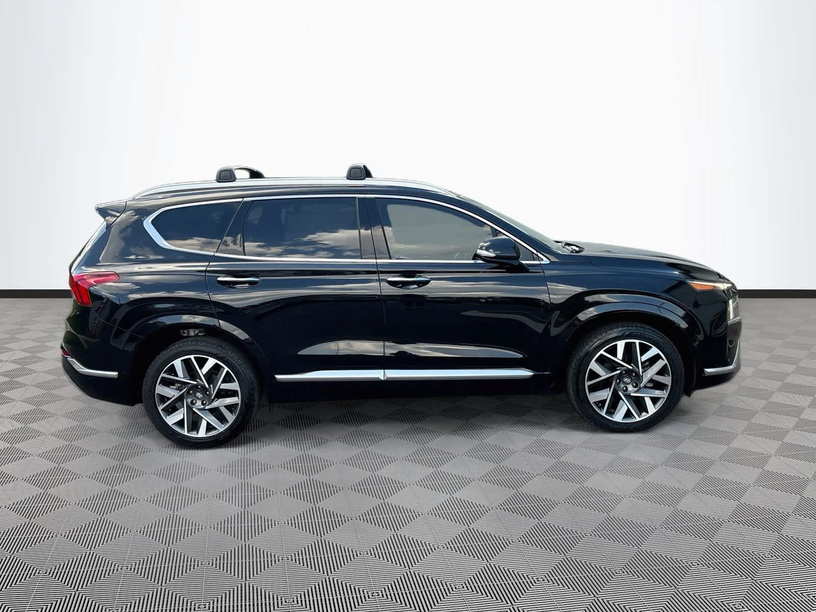 Used 2023 Hyundai Santa Fe Calligraphy FWD image 4