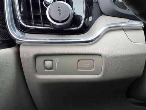 Used 2022 Volvo S60 B5 Inscription image 24