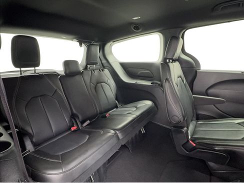 Used 2025 Chrysler Pacifica Select FWD image 28
