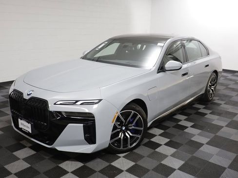 Certified 2025 BMW 750e xDrive w/ Autobahn Package AWD/4WD image 2