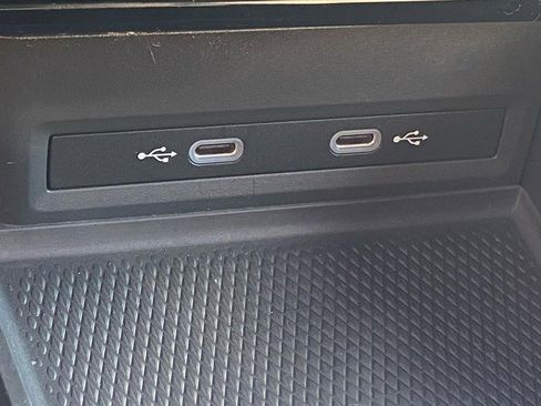 Used 2024 Volkswagen Atlas Cross Sport SE w/ Black Wheel Package image 16