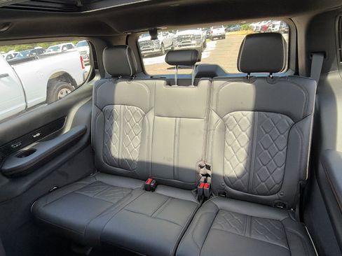 New 2026 Jeep Grand Wagoneer Summit AWD/4WD image 20