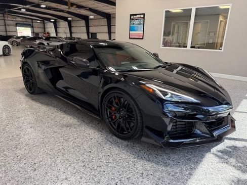 Used 2025 Chevrolet Corvette Z06 w/ Z07 Performance Package RWD image 9