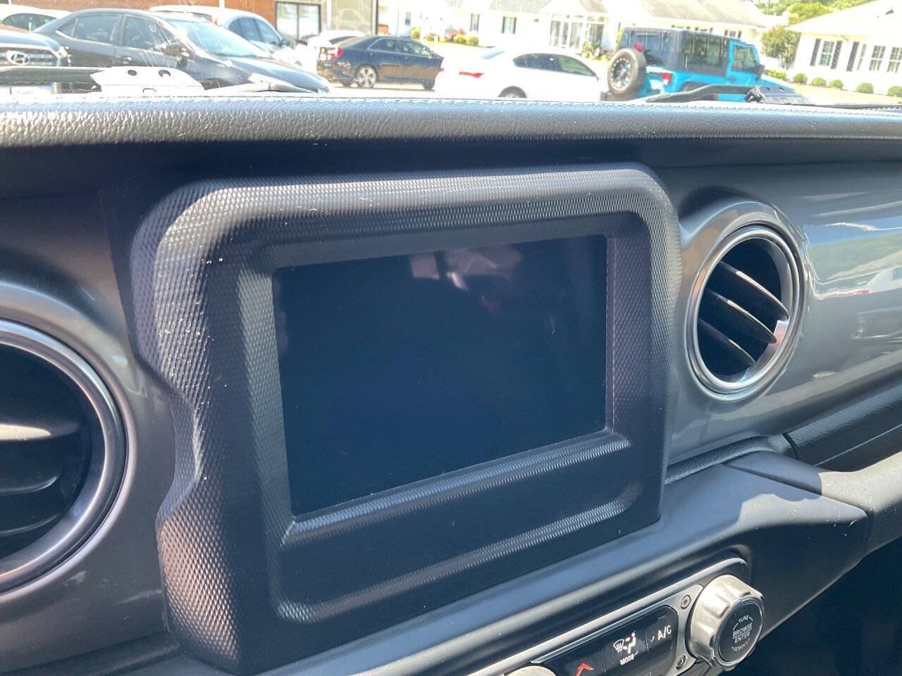 Used 2020 Jeep Wrangler Unlimited Sahara AWD/4WD image 15