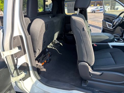 Used 2018 Nissan Titan SV w/ SV Convenience Package AWD/4WD image 42
