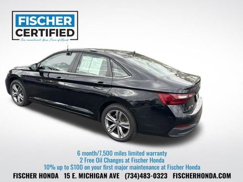 Used 2023 Volkswagen Jetta SE w/ Panoramic Sunroof Package image 3