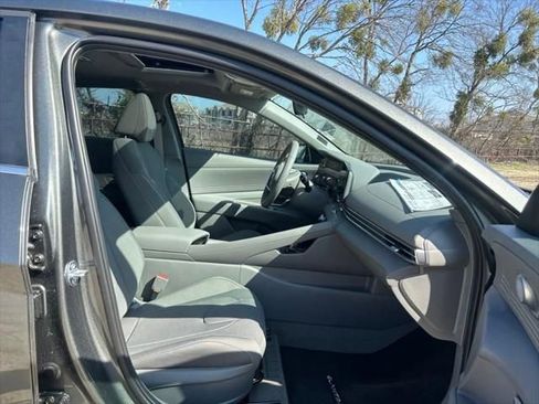 Used 2025 Hyundai Elantra SEL image 35