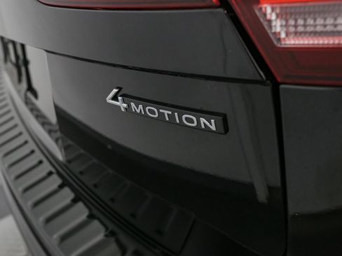 Certified 2024 Volkswagen Tiguan SE R-Line AWD/4WD image 14